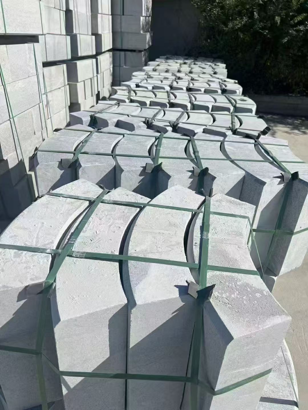 三明 芝麻灰弧形路沿石