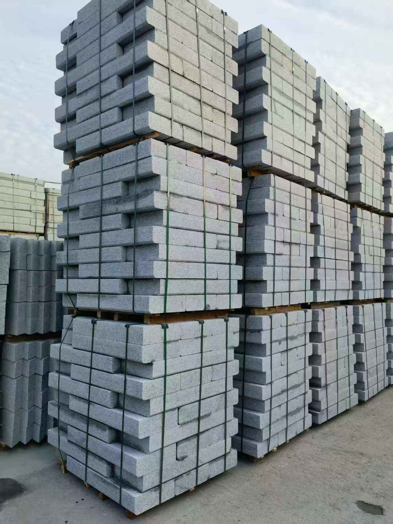 三明 路沿石（路侧石），颜色一致，尺寸标准